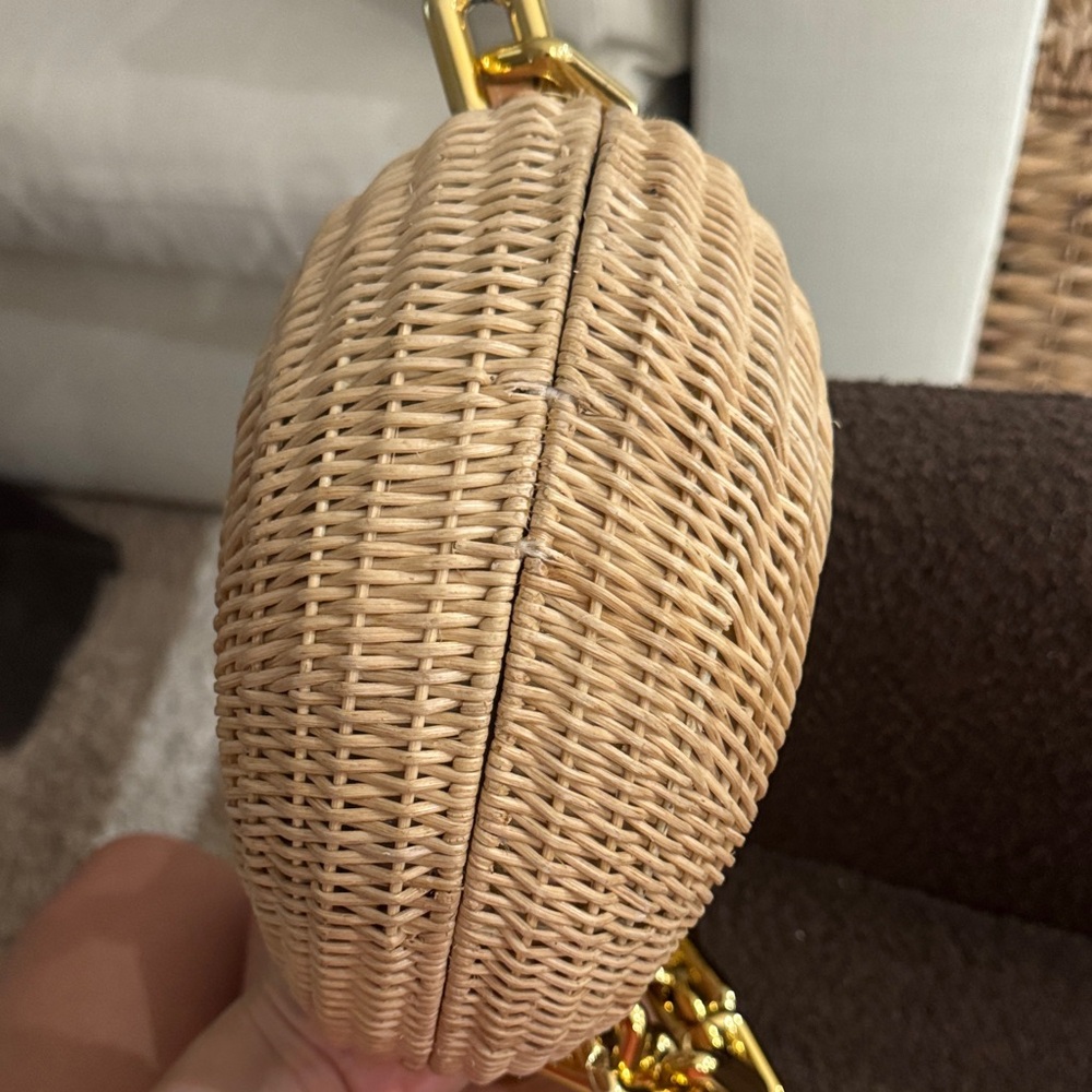 Poolside Conch Shell Bag - Picture 4 of 5